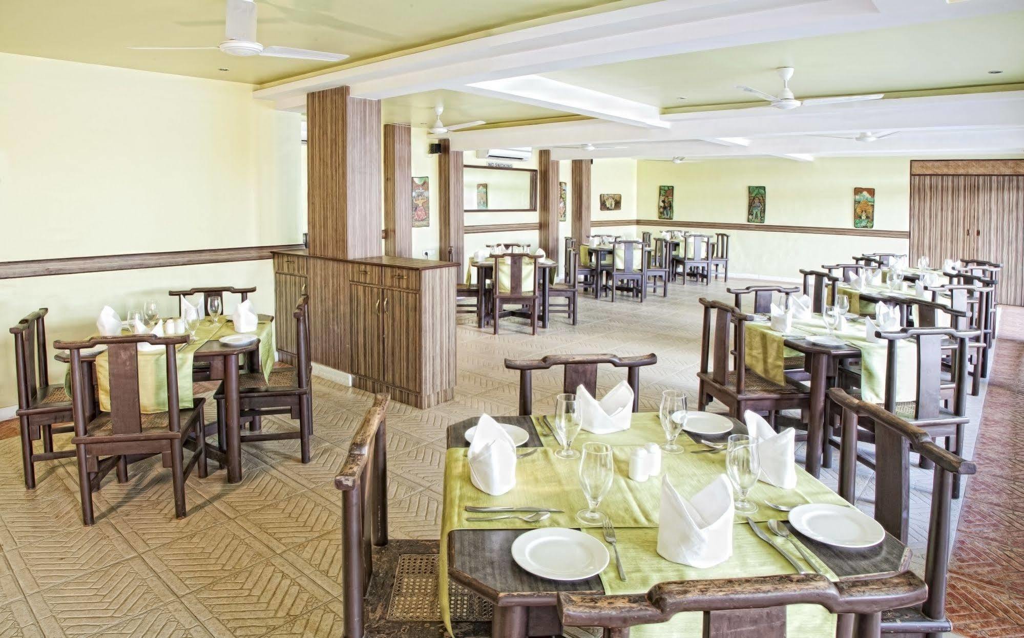 Crystal By Morpho, Goa Villagio Resort Betalbatim Buitenkant foto